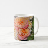 Hübsche Gelb- und Rosenrosen Kaffeetasse (VorderseiteRechts)