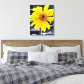 Hübsche Gelbblüte Nah-up Leinwanddruck (Insitu (Schlafzimmer))