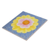 Hübsche gelbe Blume auf blauer dekorativer Fliese (Seite)