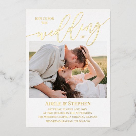 Hübsche Gold Script Fotos Doppelseitige Hochzeit Folieneinladung (Vorderseite)
