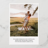 Hübsche Gold Script Fotos Doppelseitige Hochzeit Folieneinladung (Rückseite)