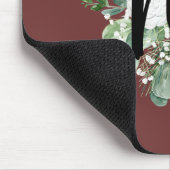 Hübsche graue Blume Monogram Burgundy Mousepad (Ecke)