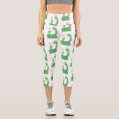 Hübsche grüne Schlange mit Maraca-Cartoon Capri Leggings (Vorderseite)