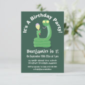 Hübsche grüne Schlange mit Maraca-Cartoon Einladung (Stehend Vorderseite)