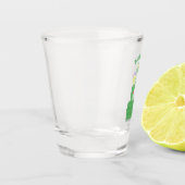 Hübsche grüne Schlange mit Maraca-Cartoon Schnapsglas (Links)