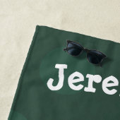 Hübsche grüne Schlange mit Maraca-Cartoon Strandtuch (Beispiel)