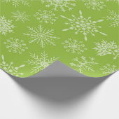 Hübsche grüne Schneeflocken Weihnachtsgeschenk Geschenkpapier (Ecke)