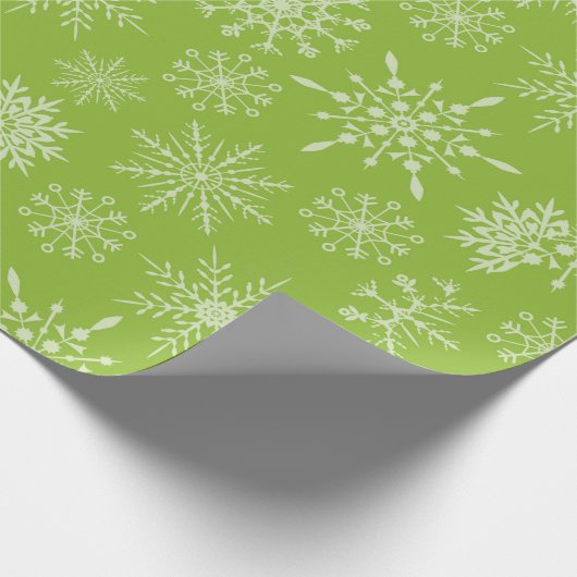 Hübsche grüne Schneeflocken Weihnachtsgeschenk Geschenkpapier (Ecke)