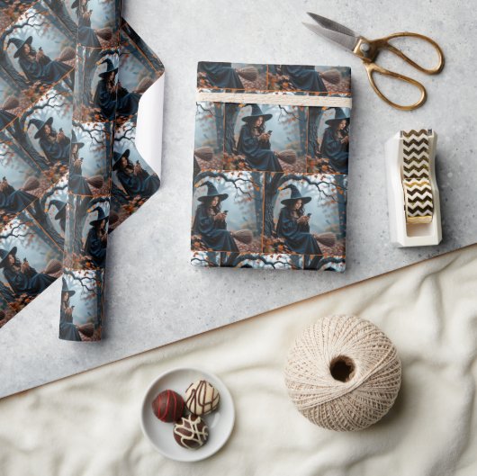 Hübsche Halloween-Hexe Simste auf einem Handy Geschenkpapier (Kunsthandwerk)