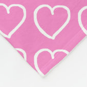 Hübsche handgezeichnete Herzen in weißer Farbe auf Fleecedecke (Ecke)