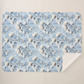 Hübsche hellblaue weiße florale Brautparty Sherpadecke (Vorderseite (Horizontal))