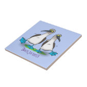 Hübsche, hellblaufüßige Boobies tanzen Cartoon Fliese (Seite)