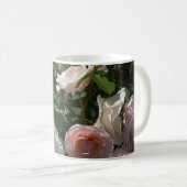 Hübsche hellrosa Rose Kaffeetasse (VorderseiteRechts)