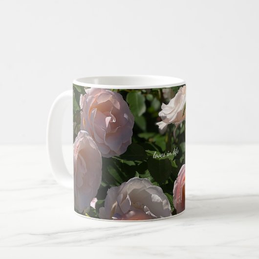 Hübsche hellrosa Rose Kaffeetasse (Vorderseite Links)