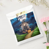 Hübsche Hexe im Wald glückliches Halloween Geschenktütchen (Versiegelt)