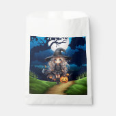 Hübsche Hexe im Wald glückliches Halloween Geschenktütchen (Vorderseite)