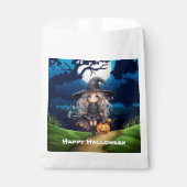 Hübsche Hexe im Wald glückliches Halloween Geschenktütchen (Vorderseite)