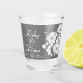 Hübsche Hochzeit von Grau und Weiß Schnapsglas (Vorderseite)