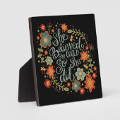 Hübsche Inspirationsblume, die sie zu Zitat hielt Fotoplatte (Vorderseite)