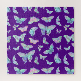Hübsche, irritierende Schmetterlinge auf Lila Puzzle