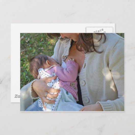 Hübsche junge brünette Mutter stillen ihr Kind Postkarte (Vorne/Hinten)
