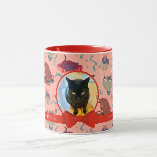 Hübsche Katzen in Weihnachtskästen Personalisierte Tasse (Zentrum)