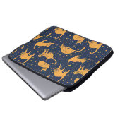 Hübsche Katzen, Sterne, Weltraummuster. Laptopschutzhülle (Vorne Knopf)