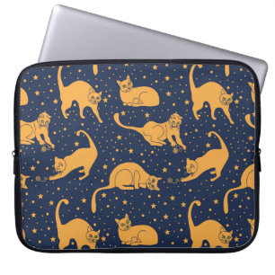 Hübsche Katzen, Sterne, Weltraummuster. Laptopschutzhülle