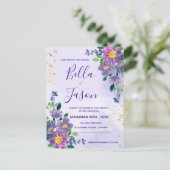 Hübsche Lila Blumenhochzeit Postkarte (Stehend Vorderseite)