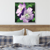 Hübsche Lila Geranium-Blume Nah Leinwanddruck (Insitu (Schlafzimmer))