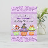 Hübsche Lila Halloween-Cupcakes Einladung (Stehend Vorderseite)