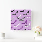 Hübsche Lila Heelse und Polka Dots Quadratische Wanduhr (Zuhause)