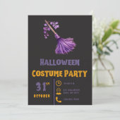 Hübsche Lila Hexen Broomstick Schwarzes Halloween Einladung (Stehend Vorderseite)