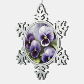 Hübsche lila Stiefmütterchen Aquarellmalerei Schneeflocken Zinn-Ornament (Rechts)