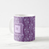 Hübsche Lila und Lilac Floral Monogramm Kaffeetasse (Vorderseite Links)