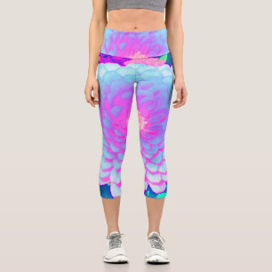 Hübsche lila und rosa Zinnia im Sommergarten Capri Leggings