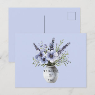 Hübsche lila violette Blumen Vase   Postkarte