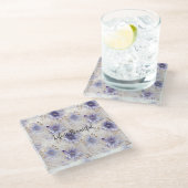 Hübsche Lila weiße Blume Glasuntersetzer (Schrägansicht)