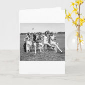 Hübsche Mädchen-Golfspieler, Zwanzigerjahre Karte (Gelbe Blume)