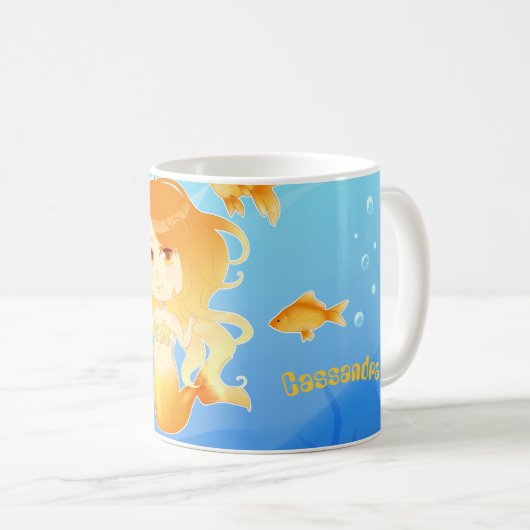Hübsche Meerjungfrau mit Goldfish unter Wasser Kaffeetasse (VorderseiteRechts)
