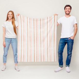 Hübsche moderne neutrale Streifen Fleecedecke