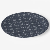 Hübsche Navy Blue Weihnachtsschneeflocke Pappteller (Schrägansicht)