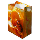 Hübsche Orangen-Rose Mittlere Geschenktüte (Vorderseite Schrägansicht)
