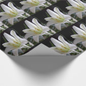 Hübsche Osterlilie-Blume in Schwarz Geschenkpapier (Ecke)