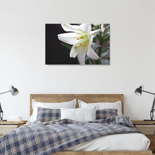 Hübsche Osterlilie-Blume in Schwarz Leinwanddruck (Insitu (Schlafzimmer))