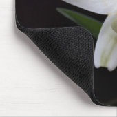 Hübsche Osterlilie-Blume in Schwarz Mousepad (Ecke)