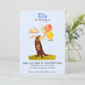 Hübsche Otter Holding Party Ballons Einladung (Stehend Vorderseite)