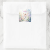 Hübsche Pastel Butterfly Faia im Blumengarten Quadratischer Aufkleber (Tasche)