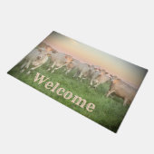 Hübsche Pastel Charolais Rinder auf Weiden Fußmatte (Schrägansicht)