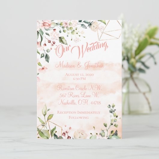 Hübsche Pink Floral Script Hochzeit Einladung (Stehend Vorderseite)
